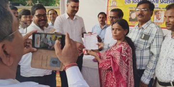 माध्यमिक शिक्षक संघ ‘एकजुट’ का डीआईओएस कार्यालय पर धरना, 22 सूत्रीय मांगों का ज्ञापन सौंपा