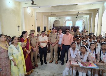 स्कूल में छात्राओं को एचपीवी टीकाकरण के प्रति किया जागरूक, पढ़ाया जागरूकता का पाठ