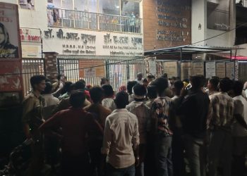 रामा हॉस्पिटल विवाद में शव रखकर परिजनों ने किया हंगामा तो अस्पताल कर्मियों ने छत से बरसाए ईंट- पत्थर,  मुकदमा दर्ज