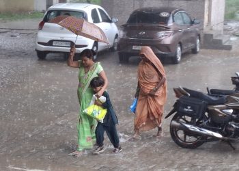 बदायूं में झमाझम बारिश से जनजीवन प्रभावित, शहर से गांव तक जलभराव
