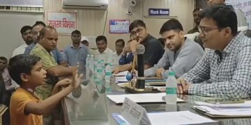 समाधान दिवस : जनता दरबार में डीएम के सामने बेबाकी से बोला छात्र, जीत लिया डीएम का दिल, तत्काल कार्रवाई के आदेश