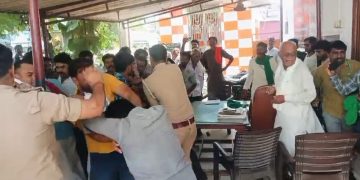 नवादा पुलिस चौकी में किसान यूनियन सहित दो पक्ष भिड़े, जमकर मारपीट