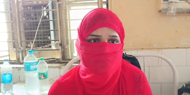 एसिड अटैक और मारपीट कर विवाहिता को घर से निकला, पुलिस से कार्रवाई की मांग