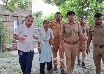 जिला महिला अस्पताल के ओवरहेड टैंक पर चढ़ी महिला, तीन घन्टे बाद उतरी