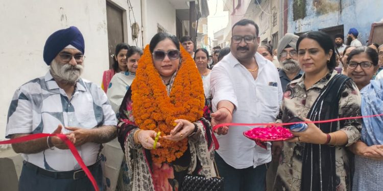 अध्यक्ष फात्मा रजा ने 18.92 में लाख रुपये की विकास परियोजना जनता को की समर्पित