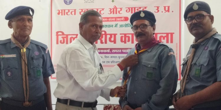 विश्व स्कार्फ दिवस पर स्काउट-गाइड हुए सम्मानित स्कार्फ सेवा, साहस और एकता का प्रतीक : महेश चंद्र सक्सेना
