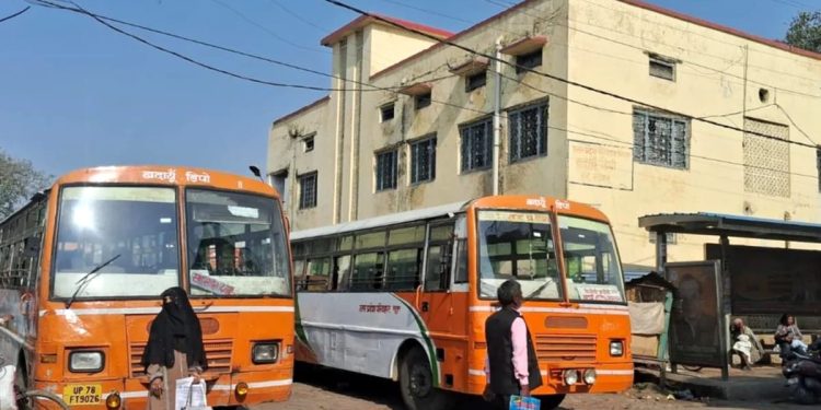 बदायूं डिपो : बिना टिकट सवारियां ढोने पर छह चालक-परिचालक बर्खास्त
