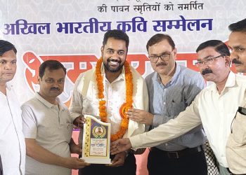 “शाम-ए-समीर” में सजी काव्य और शायरी की महफिल, कवियों ने बांधा समां