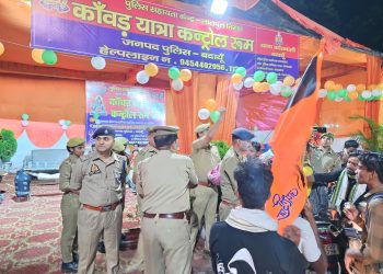 बदायूं में कांवड़ियों पर पुष्प वर्षा : कांवड़ यात्रा को लेकर बदायूं पुलिस अलर्ट, कंट्रोल रूम/सहायता केंद्र का उद्घाटन
