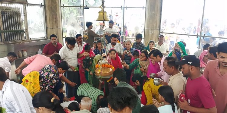 सावन का पहला सोमवार : शिवालयों में उमड़ा आस्था का सैलाब, “हर-हर महादेव” से गूंजा जनपद