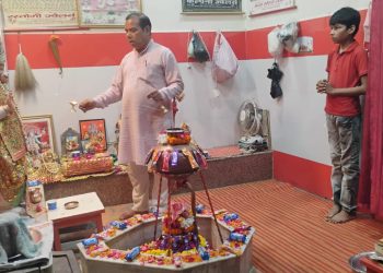 लिंगेश्वर नाथ महादेव का भव्य श्रृंगार, गूंजे जयकारे