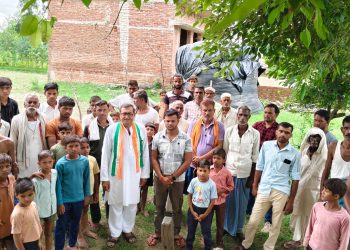 दातागंज में कांग्रेस का बाढ़मुक्ति अभियान तेज, ग्रामीणों से मांगा समर्थन