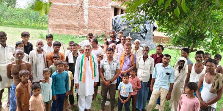 दातागंज में कांग्रेस का बाढ़मुक्ति अभियान तेज, ग्रामीणों से मांगा समर्थन