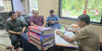 लाखों की चोरी के खुलासे की मांग को लेकर व्यापारियों ने कोतवाल से की मुलाकात