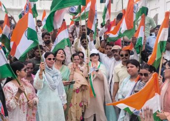 पालिकाध्यक्ष फात्मा रजा के नेतृत्व में निकली भव्य तिरंगा रैली, देशभक्ति के नारों से गूंजा बदायूं शहर
