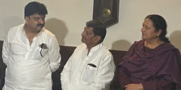 शिवपाल यादव की आजम खान से जेल में मुलाकात, यूपी की सियासत तेज