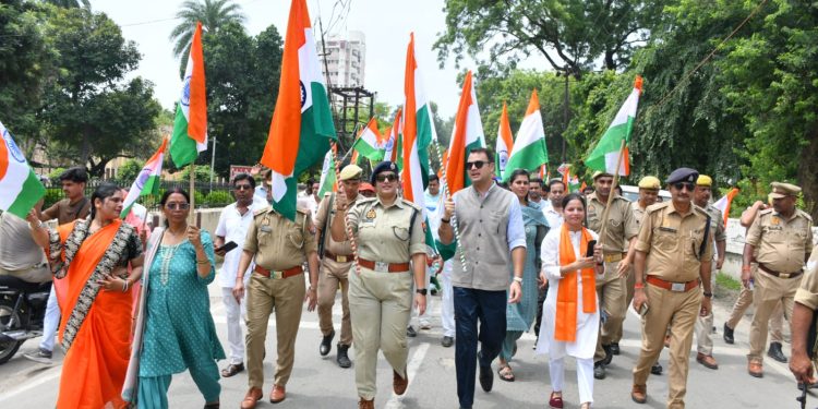 हर घर तिरंगा अभियान के तहत बदायूं में निकली भव्य तिरंगा रैली