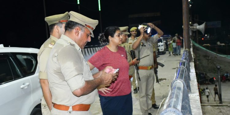 बदायूं में कांवड़ यात्रा : SSP अंकिता शर्मा ने कछला गंगा घाट का किया निरीक्षण
