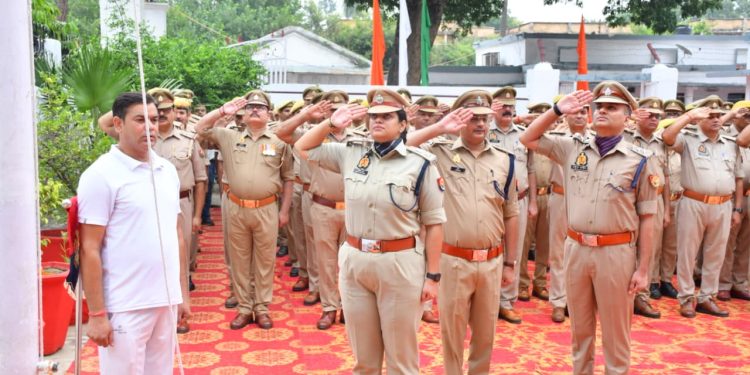 पुलिस लाइन में धूमधाम से मनाया गया 80वां स्वतंत्रता दिवस, एसएसपी अंकिता शर्मा ने किया ध्वजारोहण