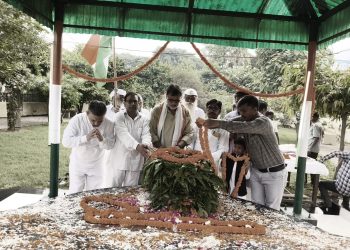 कांग्रेसियों ने प्रभात फेरी निकालकर शहीदों को किया नमन, धूमधाम से मनाया 80वां स्वतंत्रता दिवस