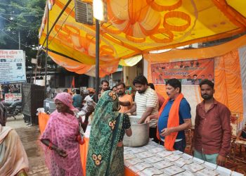 भाजपा अल्पसंख्यक मोर्चा ने लगाया भंडारा, शिव भक्तों को वितरित किया प्रसाद