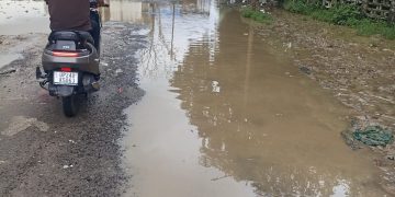 बदायूं में रवन्ना-बिल्सी रोड की बदहाल स्थिति को लेकर पीस पार्टी ने डीएम से निर्माण की मांग की