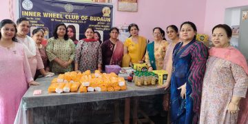 इनरव्हील क्लब ने छात्राओं को सेनेटरी पैड वितरित कर मासिक स्वच्छता के प्रति किया जागरूक