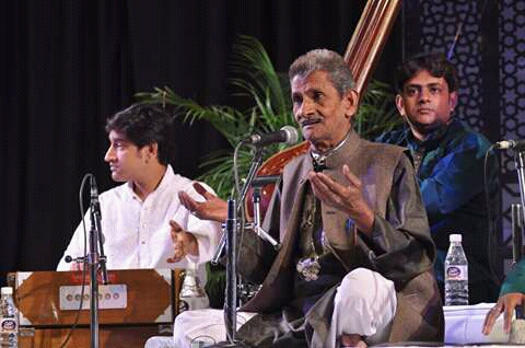 शास्त्रीय संगीत के पुरोधा उस्ताद इफ़्तिख़ार हुसैन ख़ान का निधन, बदायूं में सुपुर्द-ए-खाक