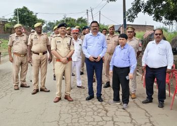 पथराव के बाद सिकरी गांव में शांति,  पुलिस-प्रशासन अलर्ट, एडीएम व एसपी ग्रामीण ने किया निरीक्षण