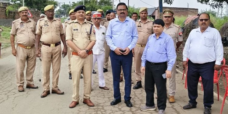 पथराव के बाद सिकरी गांव में शांति,  पुलिस-प्रशासन अलर्ट, एडीएम व एसपी ग्रामीण ने किया निरीक्षण