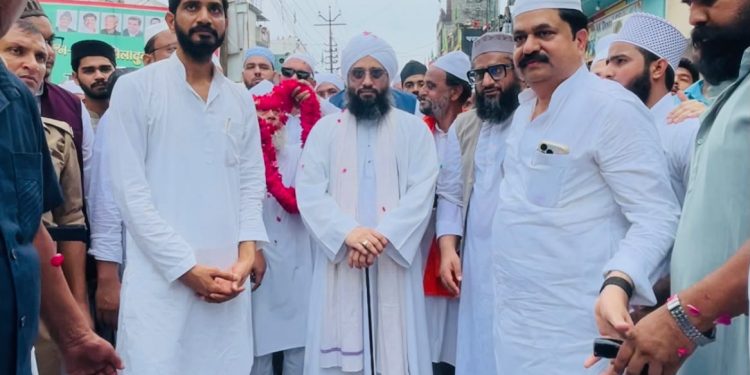 सांसद आदित्य यादव और पूर्व मंत्री आबिद रज़ा ने कैंप लगाकर जुलूस-ए-मुहम्मदी का किया इस्तकबाल
