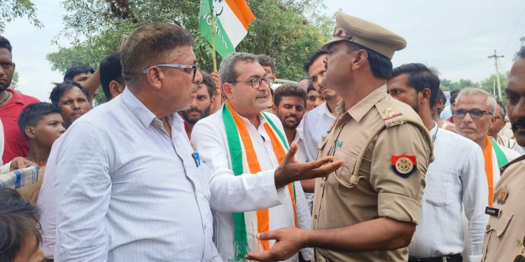 राजा की सीकरी में अंबेडकर प्रतिमा विवाद पर कांग्रेस ने उठाए सवाल, गुरुवार को गांव पहुंचेगा जांच दल