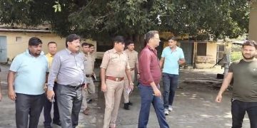 दिनदहाड़े जिला अस्पताल में लूट, ब्लडबैंक के डॉक्टर से मोबाइल व 25 हजार रुपये छीने