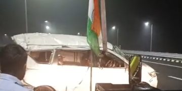 यूपी से बड़ी खबर : गंगा एक्सप्रेसवे पर कुत्ते को बचाने में पलटी टैक्सी, तीन की मौत; छह घायल