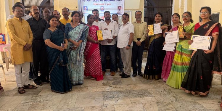 शिक्षक दिवस पर रोटरी क्लब ऑफ बदायूं गोल्ड ने शिक्षकों को किया सम्मानित