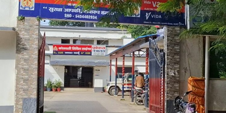 सिविल लाइंस थाने में पुलिस अभिरक्षा से आरोपी फरार, दरोगा समेत तीन पुलिसकर्मी निलंबित