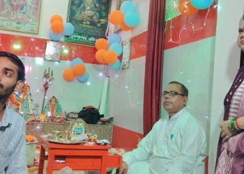 दूधिया रोशनी से नहाया लिंगेश्वर नाथ महादेव व दक्षिणमुखी हनुमान मंदिर