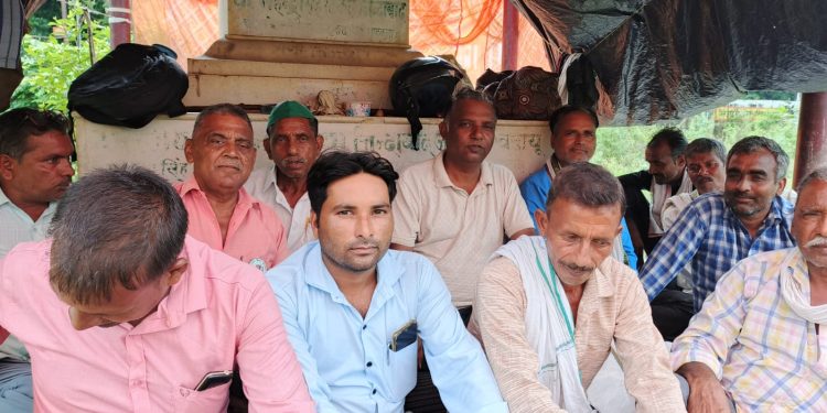 निजी तालाब पर कब्जे का आरोप, 36 सहखातेदारों की रोजी-रोटी छिनने का दावा