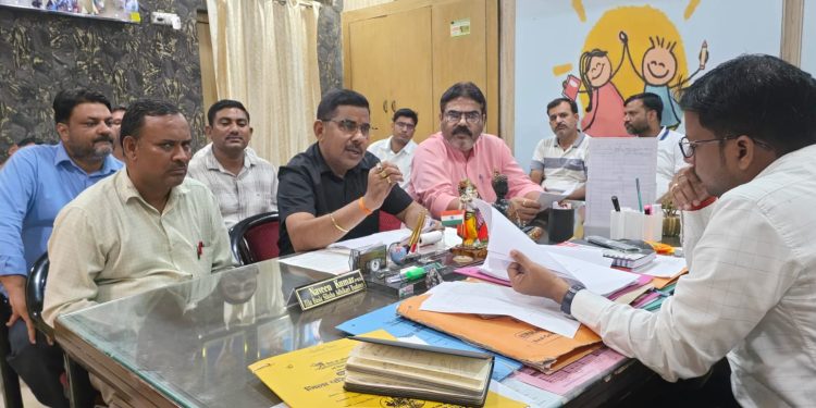 प्रभारी प्रधानाध्यापकों को प्रधानाध्यापक पद का वेतन दिलाने की मांग