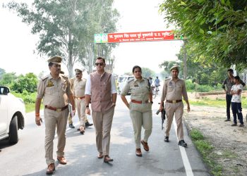 उघैती और फैजगंज बेहटा सड़क हादसों के घटनास्थल का DM-SSP ने किया निरीक्षण