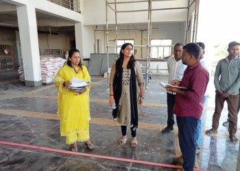 उझानी सीएचसी, कस्तूरबा विद्यालय समेत मेडिकल कॉलेज की परियोजनाओं की जांच, कमियां दूर कराने के निर्देश