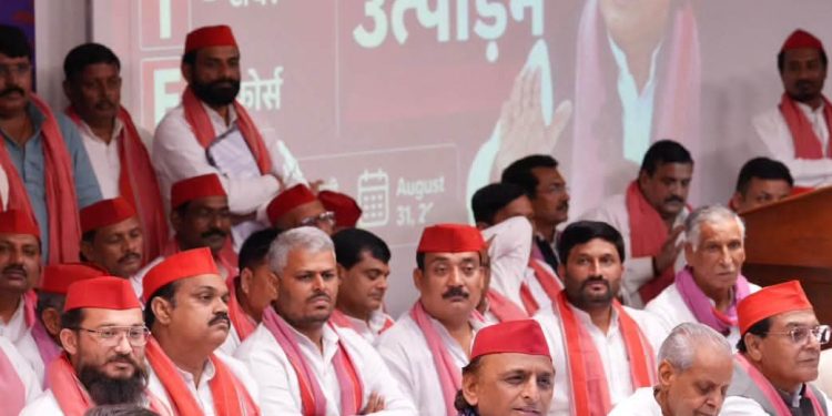 2027 में सपा की सरकार बनना तय, भाजपा की साजिशों से सावधान रहें कार्यकर्ता: अखिलेश यादव