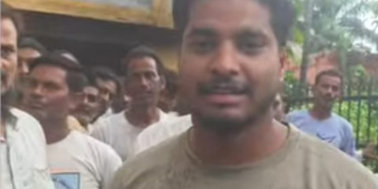 ककराला में समस्याओं को लेकर पालिका पहुंचे सैकड़ों लोग, सभासदों ने जताई नाराजगी