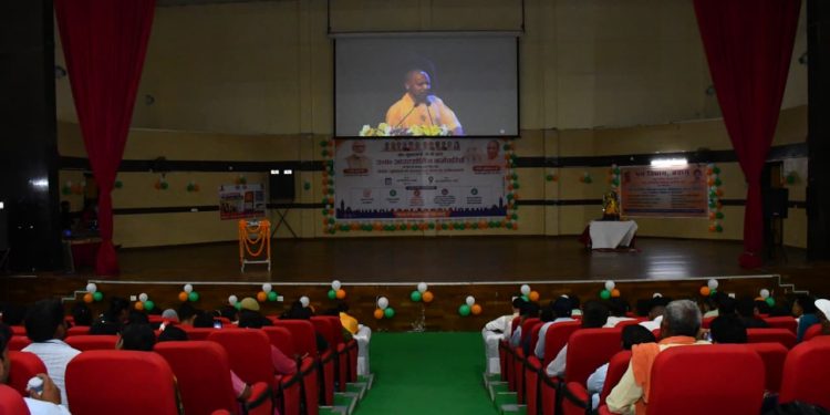 यूपी : आउटसोर्स कार्मिकों को अब समय से मिलेगा पारिश्रमिक, सेवा सुरक्षा और बीमा का लाभ