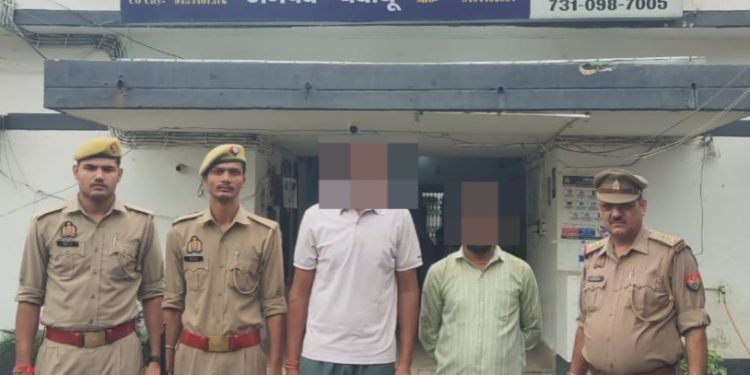 नवादा में शराब की दुकान पर भिड़े दो युवक, पुलिस ने गिरफ्तार कर की निरोधात्मक कार्रवाई
