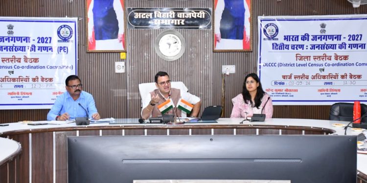 सभी तहसीलों में 12,768 राजस्व वाद लंबित, डीएम ने जताई नाराजगी