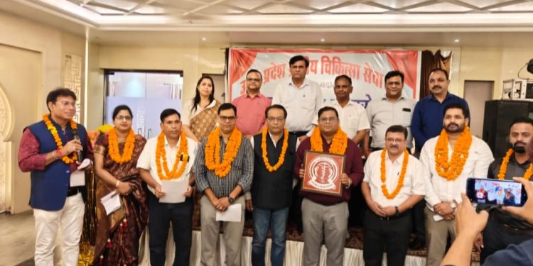प्रांतीय चिकित्सा सेवा संघ की बदायूं कार्यकारिणी का शपथ ग्रहण समारोह संपन्न