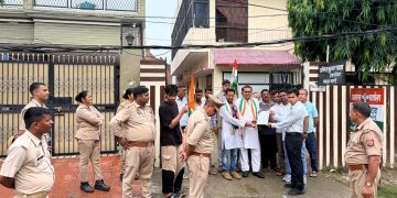 उपवास के लिए निकले कांग्रेस जिलाध्यक्ष को पुलिस ने रोका, नायब तहसीलदार ने लिया ज्ञापन
