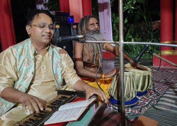 भगवान श्रीकृष्ण के जन्मोत्सव पर राग-रागिनियों से सजा गढ़ा आश्रम, शास्त्रीय गायन ने मोहा श्रद्धालुओं का मन