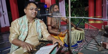 भगवान श्रीकृष्ण के जन्मोत्सव पर राग-रागिनियों से सजा गढ़ा आश्रम, शास्त्रीय गायन ने मोहा श्रद्धालुओं का मन